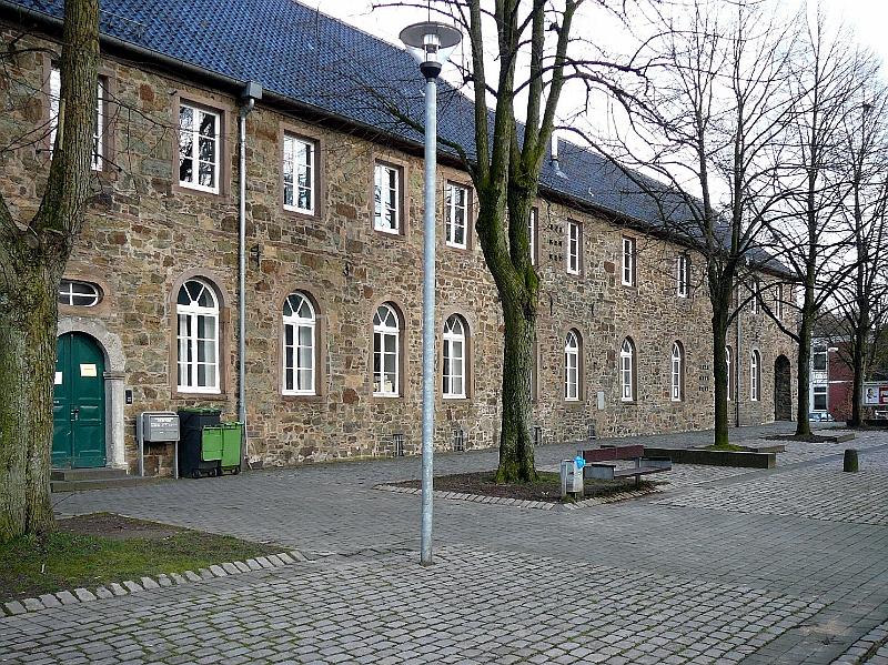 31 Klosterkirche u. Familienbildungsstaette (Winteraufn).jpg